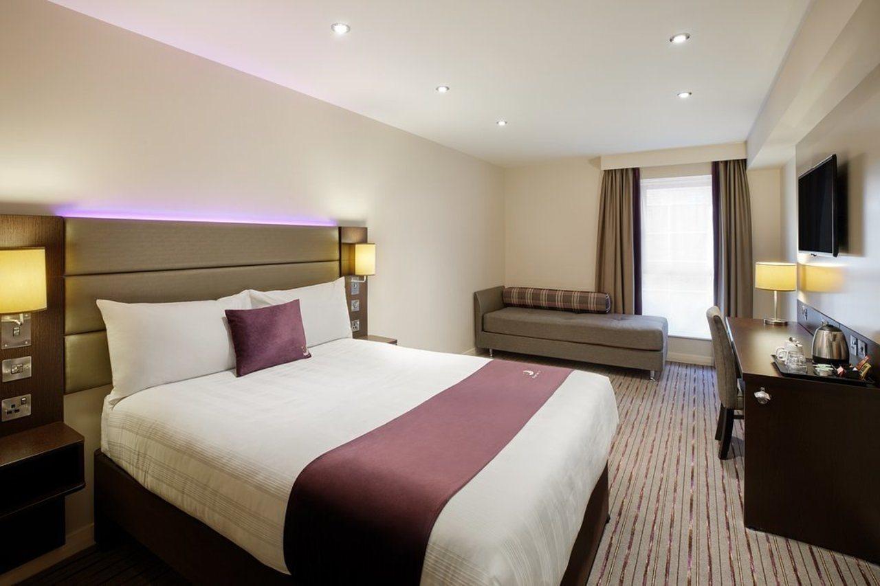 Premier Inn Slough Esterno foto