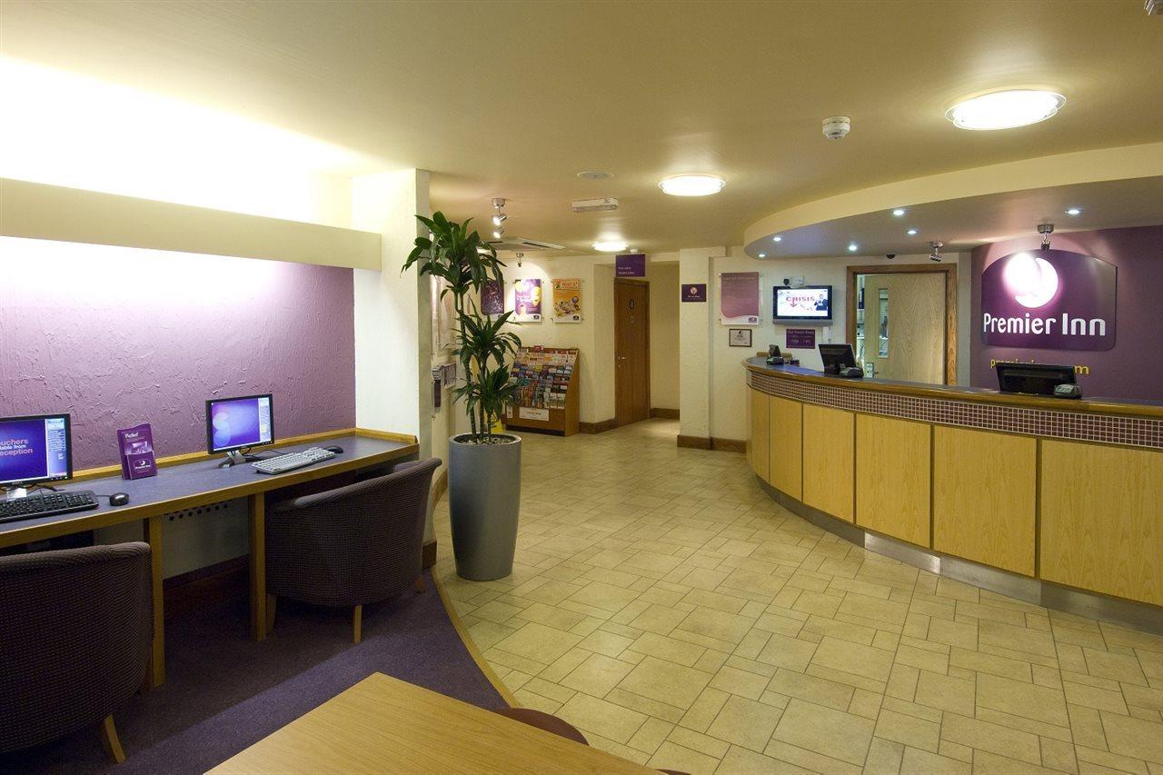 Premier Inn Slough Esterno foto